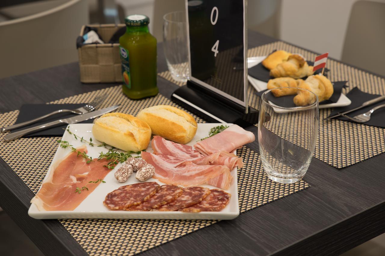 Twice - Naples Bed & Breakfast Bagian luar foto