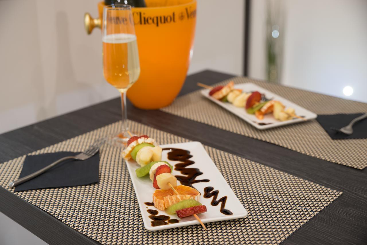 Twice - Naples Bed & Breakfast Bagian luar foto