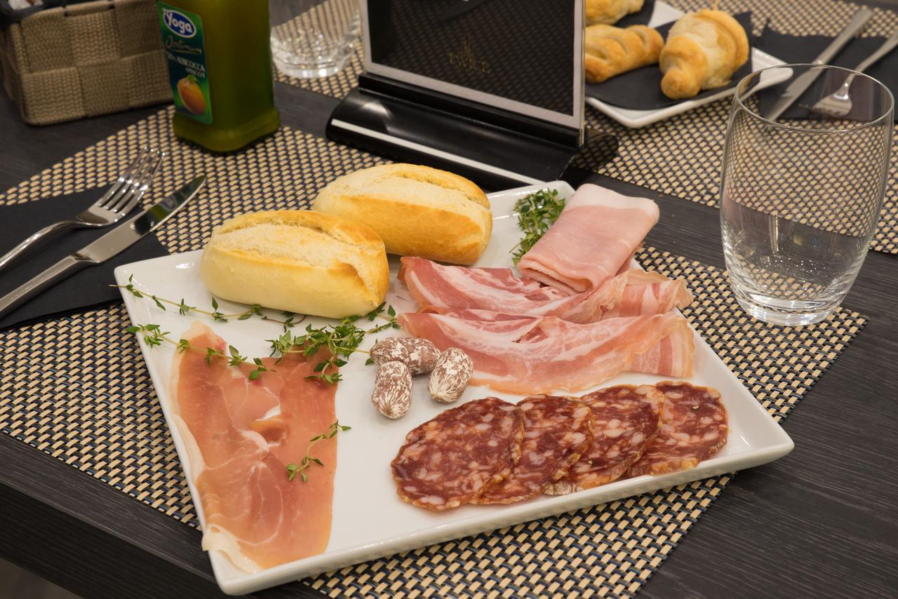 Twice - Naples Bed & Breakfast Bagian luar foto